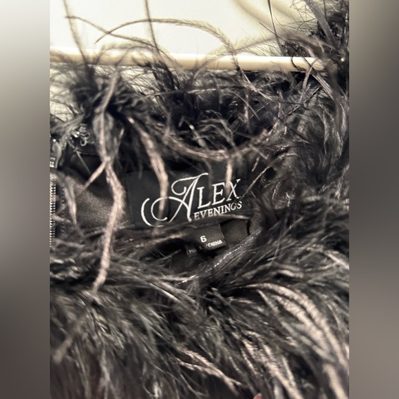 Feather trim evening gown - Picture 8 of 9